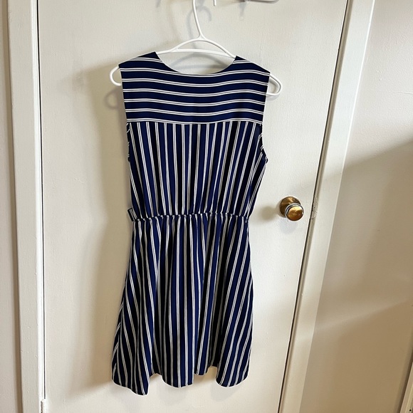 Fit & Flare wrap dress - Picture 13 of 13